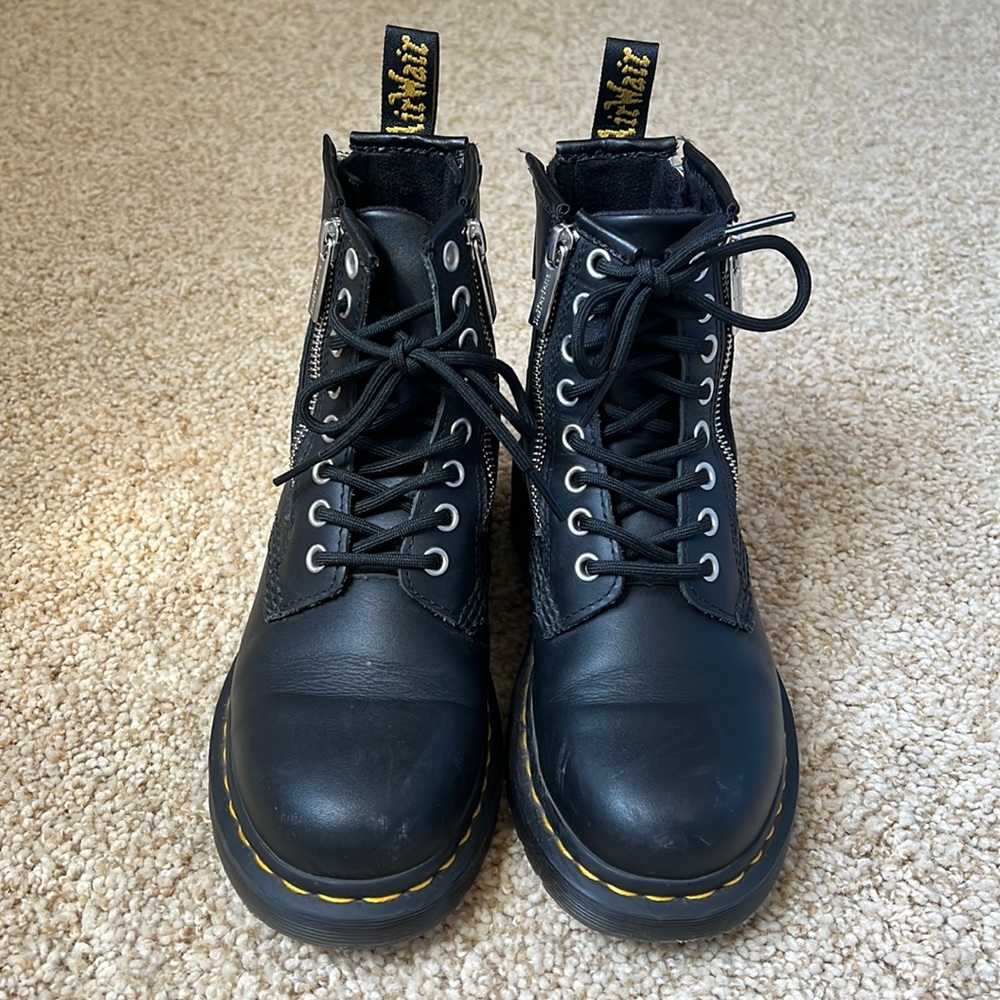 Womens size 5 Dr Martens